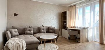 Woda, śmieci i ogrzewanie w cenie - duży balkon