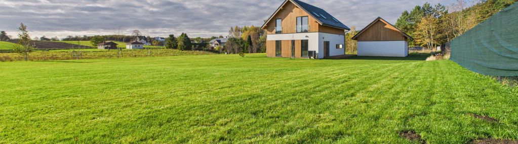 Nowoczesny dom z garażem, pompą ciepła rekuperacją