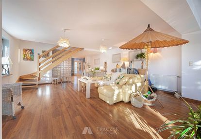 Ogród+taras, garaż,pralnia,miejsca parkingowe