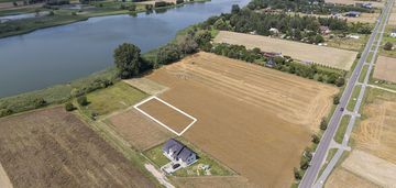 Działka nad jeziorem w drugiej linii zabudowy