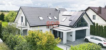 Dom z prywatną strefą relaksu i basenem|działka 1343 m2 | smolec