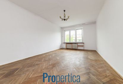 Ciche, słoneczne, metro rondo daszyńskiego.