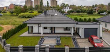 Dom parterowy i wolnostojący i 100m2 + garaż