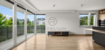 Duży balkon | przestrzeń | kom. lok. | msc. w hali