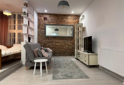 M2 w śródmieściu z wielką piwnicą na usługi!