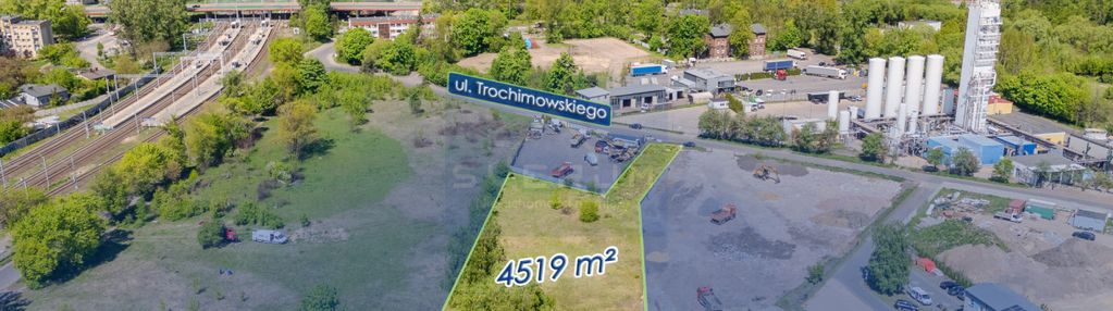 Działka po dawnym terenie huty.