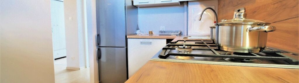 Z osobną kuchnią ciche 2 pokojowe blisko centrum