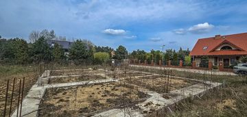 Leonów: dom w budowie na działce 1304 m² media!