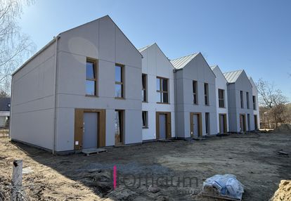 Nowoczesny segment skrajny z ogródkiem - inwestycj