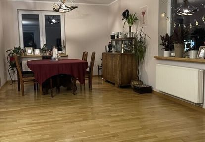 Komfortowy dom z ogrodem i garażem.