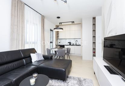 Pierwsza dzielnica | z balkonem | 8 piętro