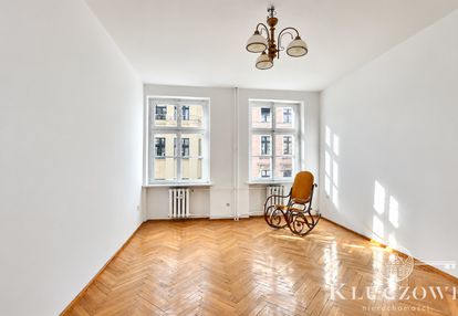 Ul. mostowa, balkon, 2 piętro