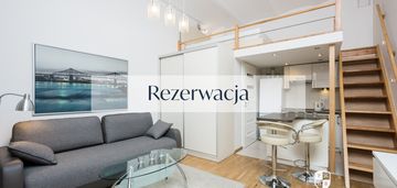 Studio z antresolą na kazimierzu