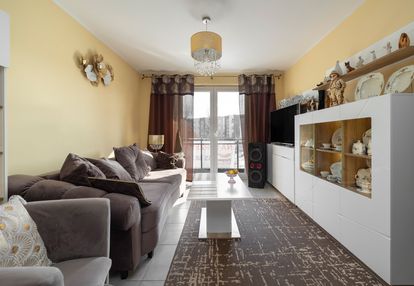 Słoneczne mieszkanie z dużym balkonem blisko lasu