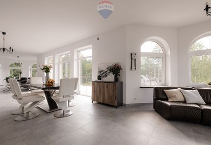 Willa na dużej działce przy lesie.