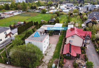 Dom mieszkalny z budynkami pod usługi.