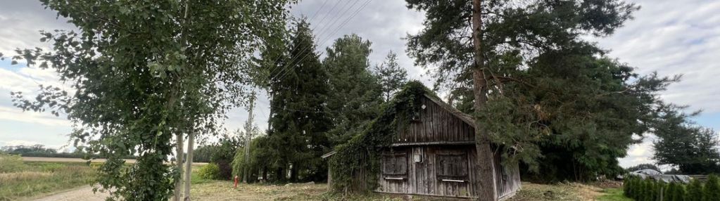 Działka z domem drewnianym