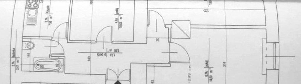 Trzy pokoje do remontu w przedwojennej kamienicy