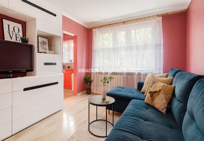 2 pokoje + osobna kuchnia, blisko tramwaj, park