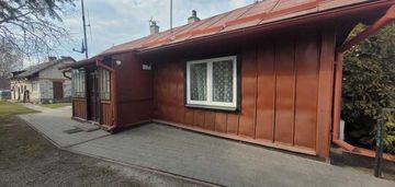 Drewniany klimatyczny dom w dogodnej lokalizacji