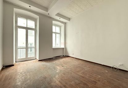 Trzy pokoje przy manufakturze z balkonem!