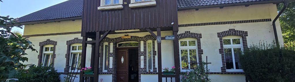 Dom wolnostojący z pomieszczeniami gospodarczymi
