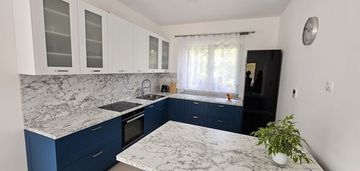 Nieduży nowy dom - walim, glinno