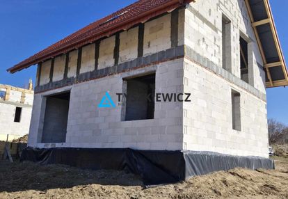 Atarkcyjny dom w stanie surowym zadaszonym