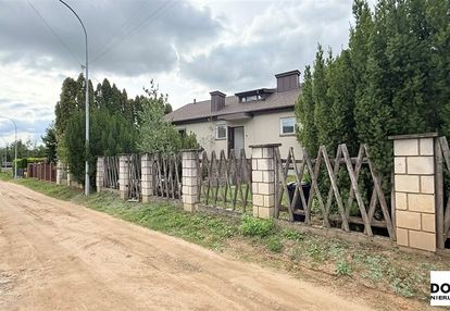 Dom z budynkiem gospodarczym na warszat
