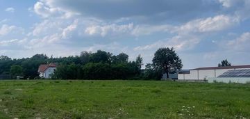 Działka 2323 m² pod dom i usługi.