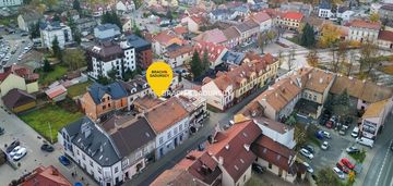 Mieszkanie z garażem, lokalem handlowym i piwnicą.