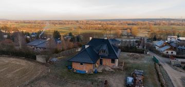 Piękny duży dom w malowniczej okolicy