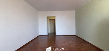 Metro | cicho i spokojnie | zielono