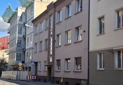 2/3 pokoje z przynależnym miejscem postojowym