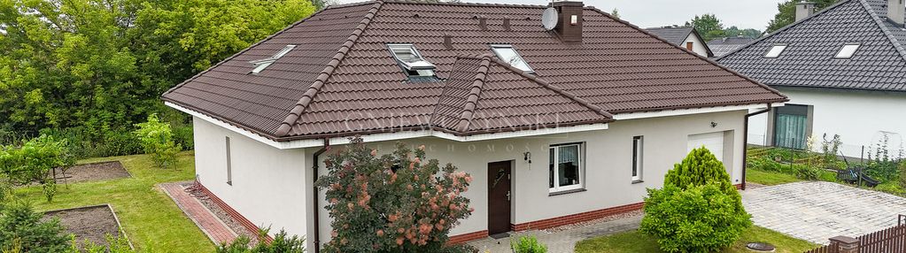 Przestronny dom w ciszy i zieleni | garaż