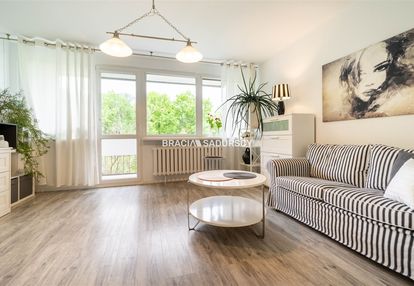 Gustowne, zadbane, 2-pokojowe z oddzielną kuchnią