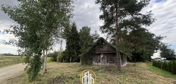 Działka z domem drewnianym