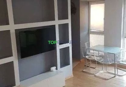 Komfortowe dwa pokoje przy metrze