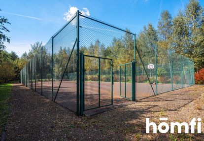 Dom z kortem tenisowym i 5000 m² działki