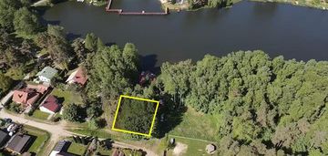 Działka nad jeziorem