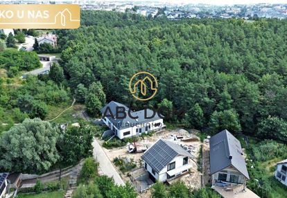 Wyjątkowy bliźniak z halą garażową pod lasem