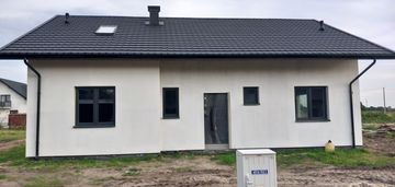Domek jednorodzinny na obrzeżach staszowa