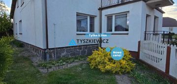 Dom wolnostojący z podziałem na dwa mieszkania.
