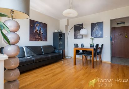 Przestronne i jasne mieszkanie z zamknietą kuchnią