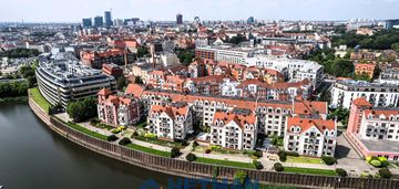 Centrum, dwa pokoje, i p., winda, z potencjałem