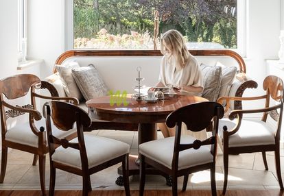 Rezydencja z krytym basenem, reprezentacyjny wjazd