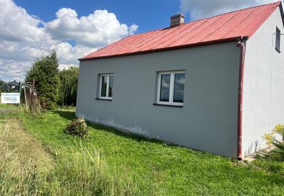 Dom w otoczeniu natury