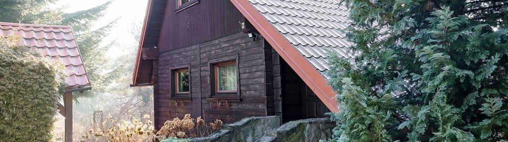 Drewniano murowany dom na dużej działce