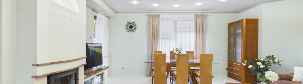 Komfortowy dom w mieście otoczony zielonią
