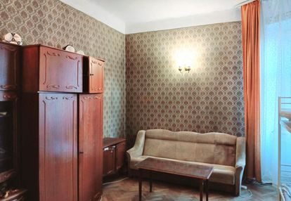 Duże, ciche w kamienicy blisko stacji śródmieście